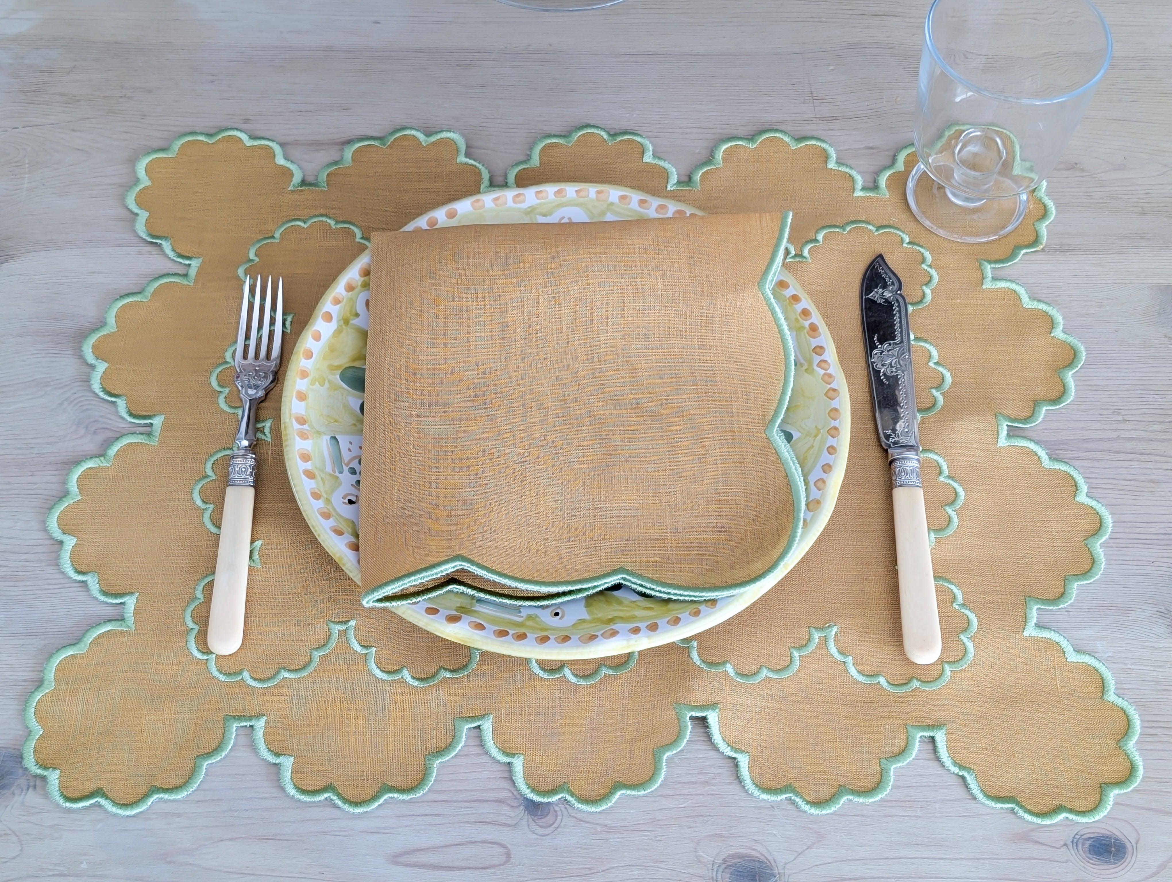 VAL DE LOIRE mostaza: Set de individual y servilletas ondas