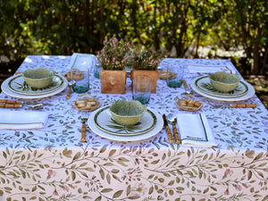 FLORA: Tischdecke aus Kunstharz mit Blumenmuster