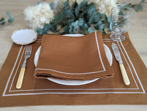 VICTORIA brown: Brown double scallop linen placemat