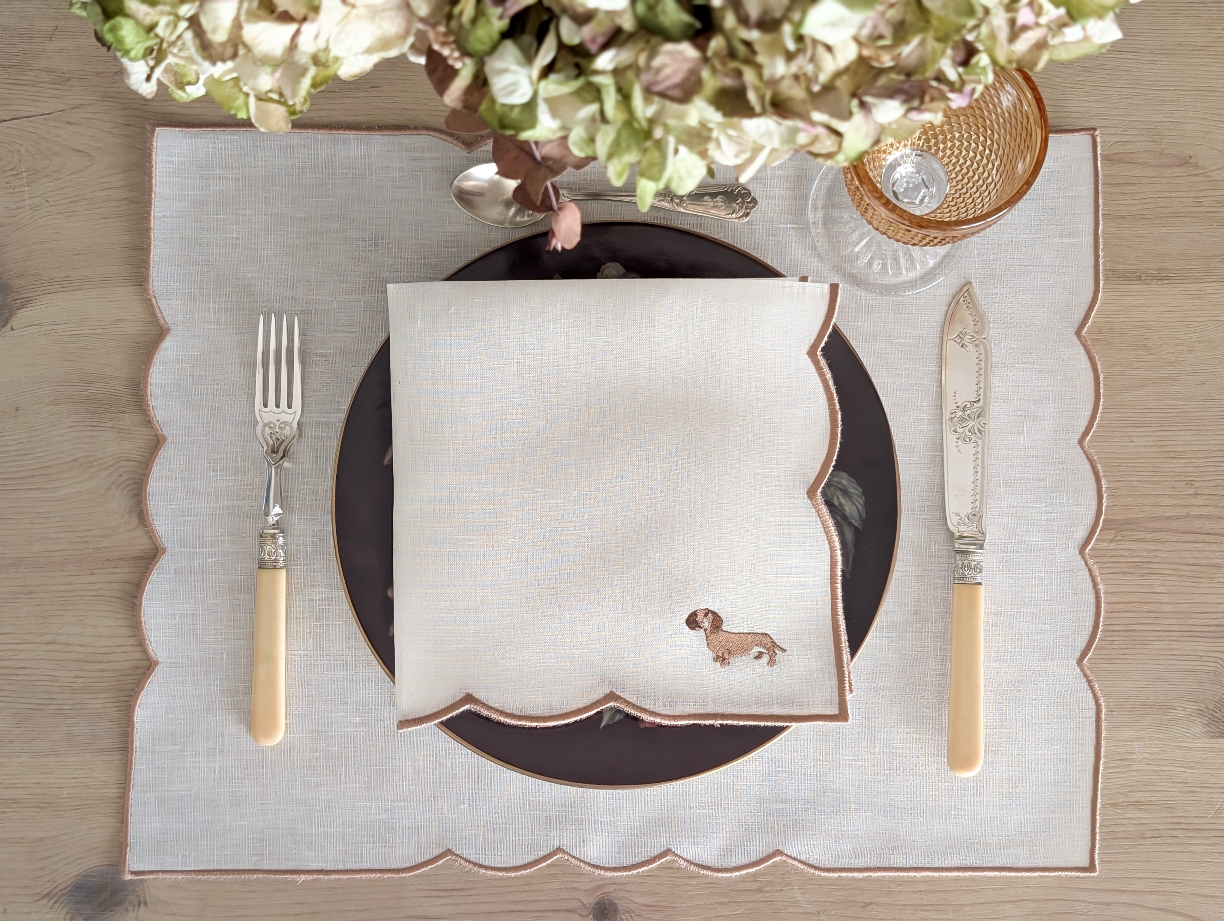 PUGLIA teckel: Set de Individual y servilleta teckel festón beige