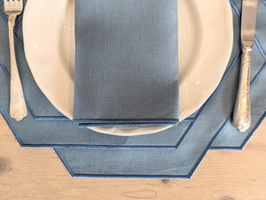 AVEYRON: Blaues geometrisches Tischset aus Leinen