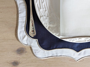 LISSE: Mantel individual lino azul marino con contorno blanco